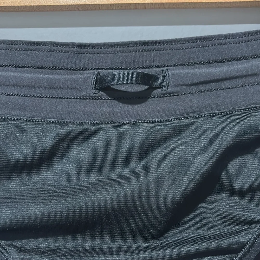 Lululemon Hotty Hot Lined Shorts 2.5" Size 8 Reg Style: W7AGUR - Picture 9 of 12